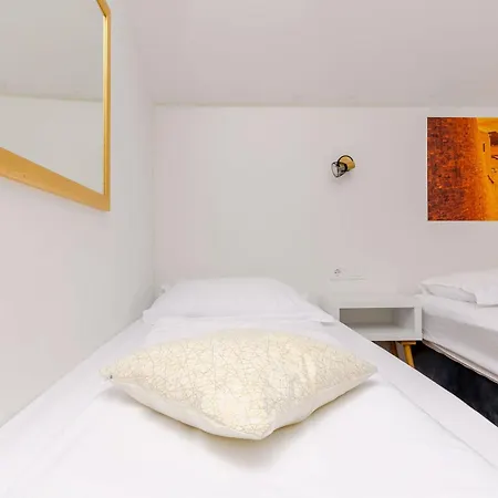 Niko Apartment *