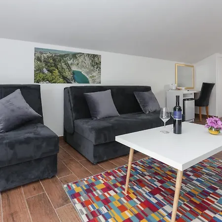 Апартаменты Niko Трогир